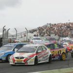BTCC: Jason Plato vence duas provas e lidera o campeonato