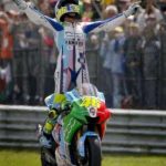 MotoGP: Rossi vence belo duelo com Stoner na Holanda
