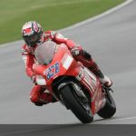 MotoGP: Casey Stoner vence mais uma, agora na Inglaterra