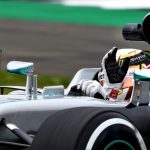 F1: Hamilton põe Mercedes no topo no 1º treino livre na Inglaterra