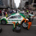 Stock Car promove a ação “Mecânico por um Dia” durante carreata em Curitiba