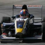 F-Renault: Mesmo sem a 3ª marcha, Eduardo Santos marca pontos em Vitória