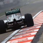 F1: Schumacher supera Hamilton e lidera treinos de sexta; Brasileiros não andam bem