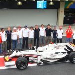 F1: Coulthard exibe carro com pintura especial