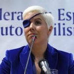 F1: Com tapa-olho, Villota faz primeira aparição pública após acidente