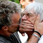 F1: Jordan e Ecclestone simulam beijo em folga