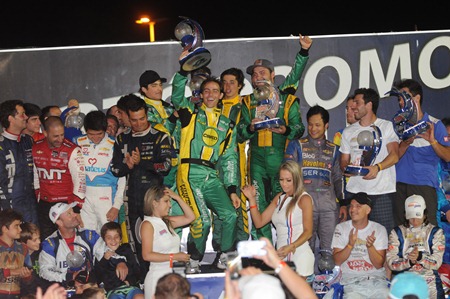 500 Milhas de Kart: Debaixo de pancadas de chuva, Christian Fittipaldi vence e conquista o penta