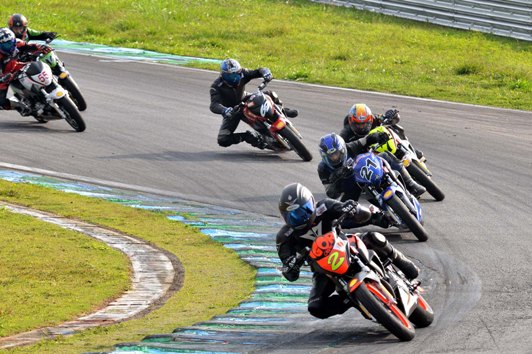 CB 300R: Diferença mÁ­nima define Igor Calura vencedor da primeira prova da CB 300R