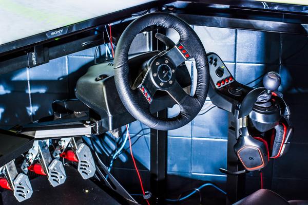 Diversão/Automobilismo: Seja um piloto de carro virtual