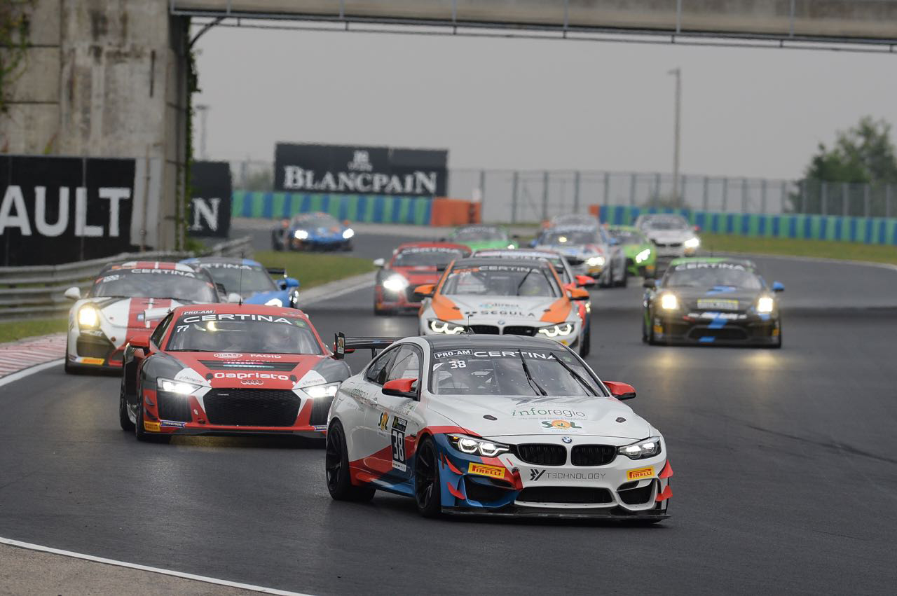 Luiz Otávio Floss voltou da Hungria comemorando a conquista de mais um pódio no GT4 European Series