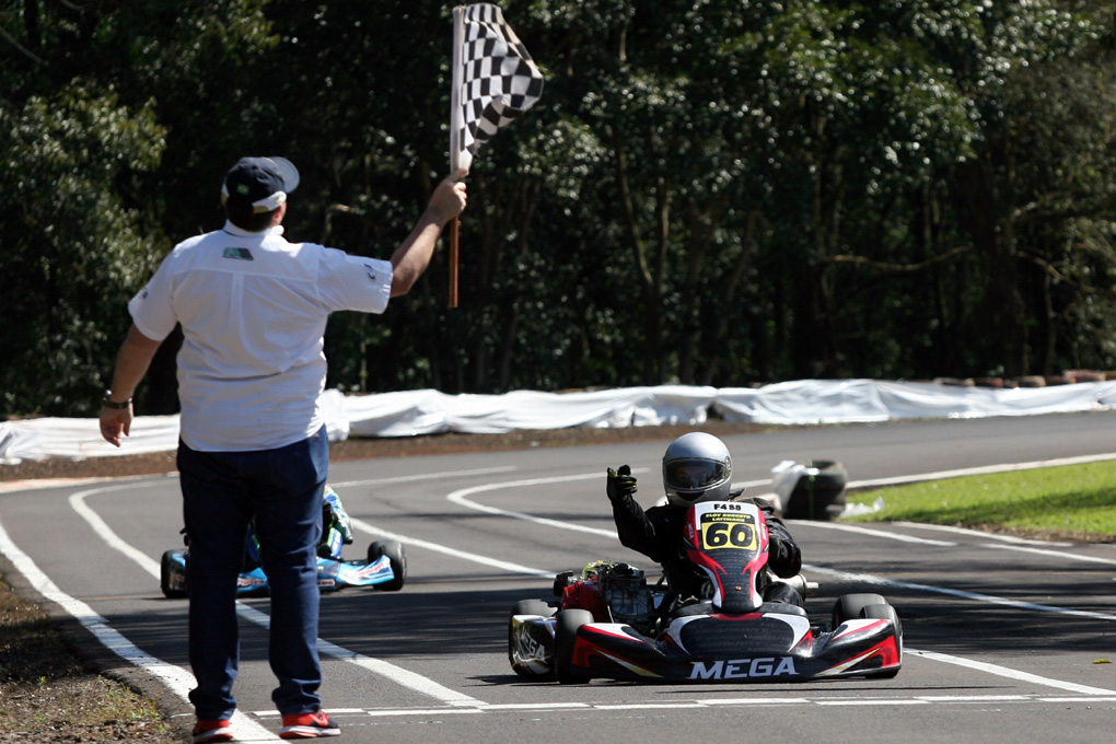 Pato Branco encerra domingo a temporada de kart no Paraná