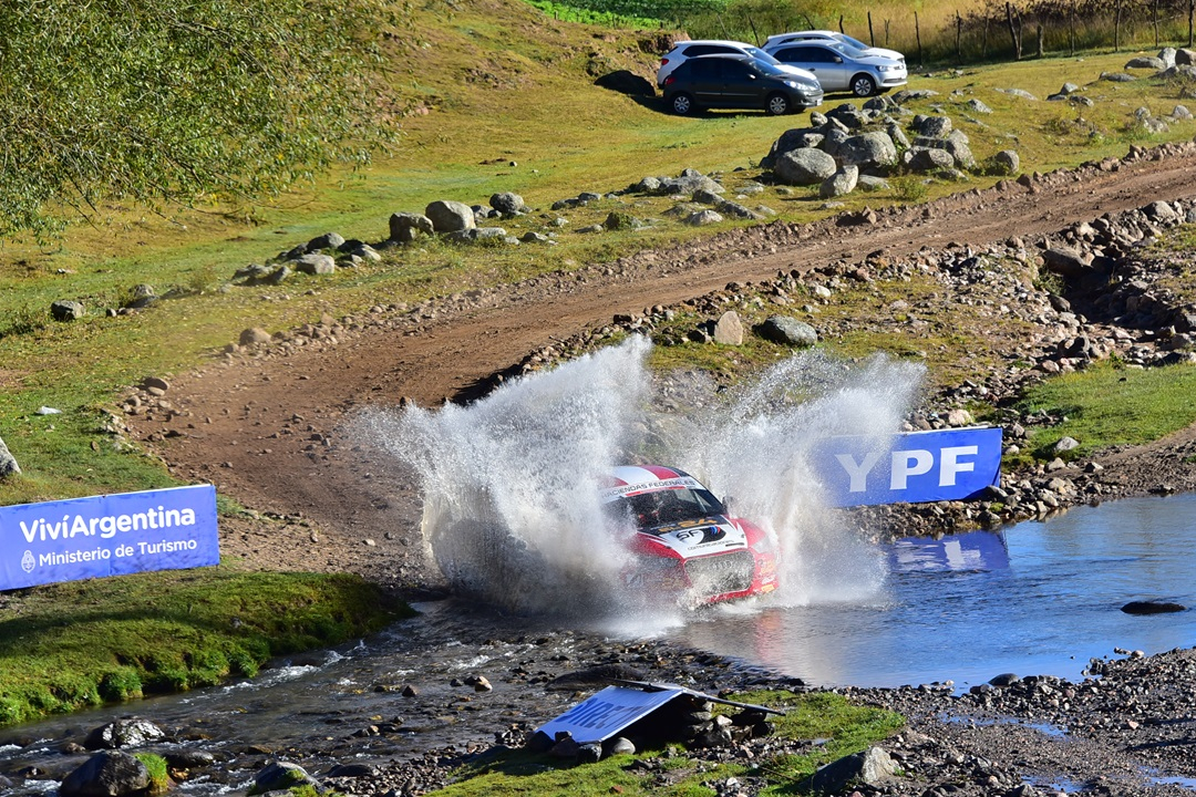 Argentina: Los escenarios del arranque: del llano cordobés a los valles tucumanos