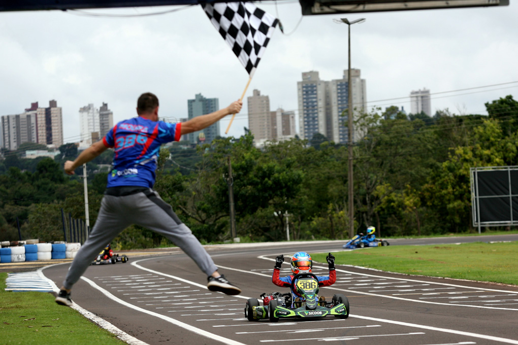Metropolitano de Kart de Cascavel tem domÁ­nio de cascavelenses e curitibanos