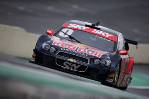 Chervrolet Sonic estreou em 2012. Na foto, com CacÃ¡ Bueno