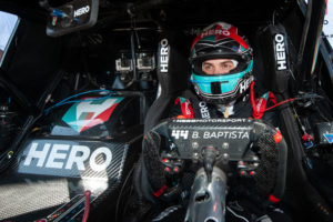 O cockpit do Cruze de corrida Ã© sofisticado