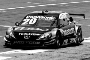 Peugoet 408 Sedan pilotado por Ricardo Sperafico. Estreia: 2011