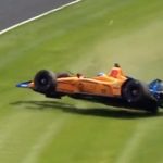 Indy500: Fernando Alonso bate forte durante treinos