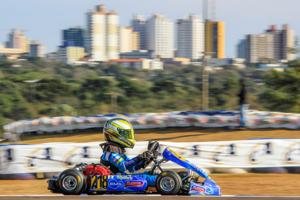 Brasileiro de Kart: Akyu Myasava fica quarto na 1ª prova classificatória da Cadete