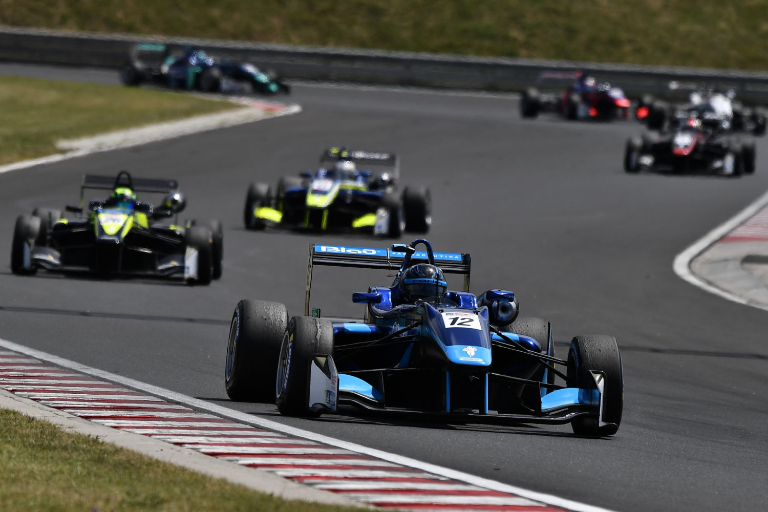 Euroformula: Chris Hahn conquista quarto lugar na Hungria e se aproxima do topo da tabela