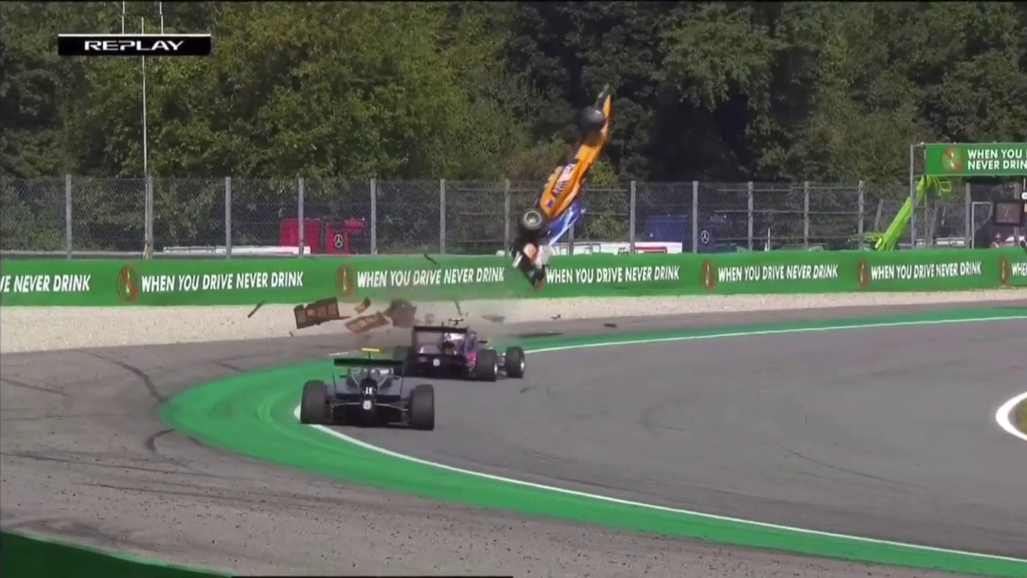 F3: Veja o incrÁ­vel acidente de Alexander Peroni durante a corrida em Monza
