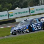 Stock Car: Prata da casa, Cesar Ramos lidera treino eletrizante no Velopark