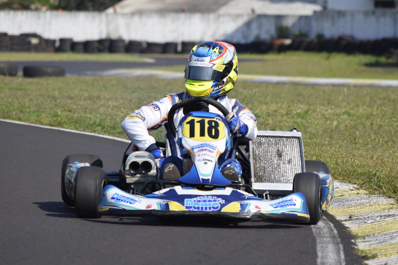 Kart: Júnior Flores treina no Beto Carrero