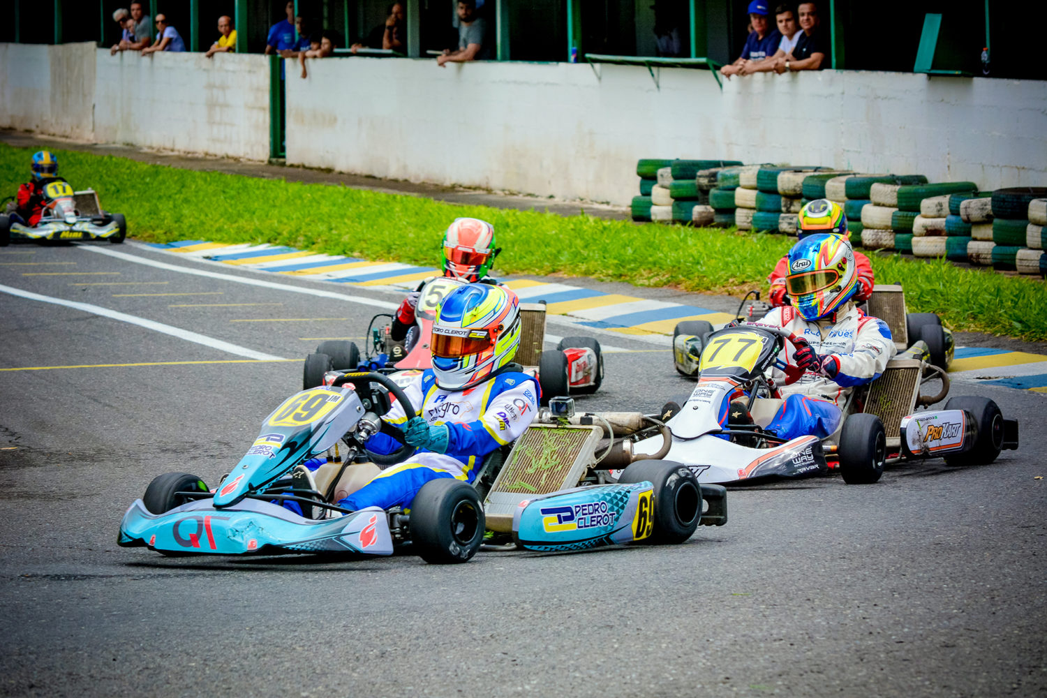 Kart: Pedro Clerot conquista o bi no Brasiliense e chega Á  decisão do Light como lÁ­der na Júnior Menor