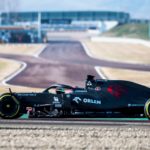F1: Alfa Romeo aparece na pista com uma pintura em “pele de cobra” 📸