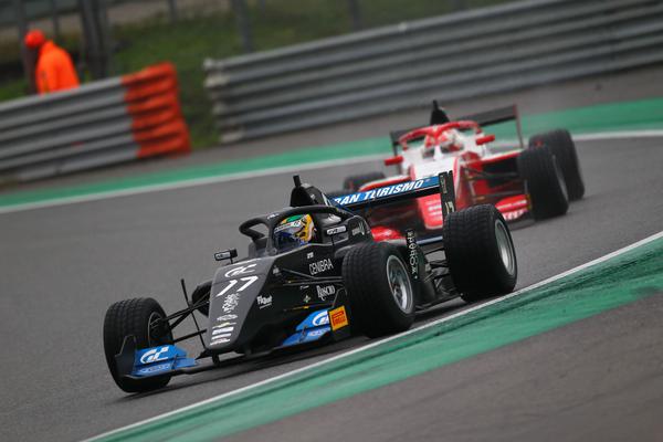 Fórmula 3 FIA: Bicampeão mundial de corridas virtuais, Igor Fraga estreia na Fórmula 3 FIA