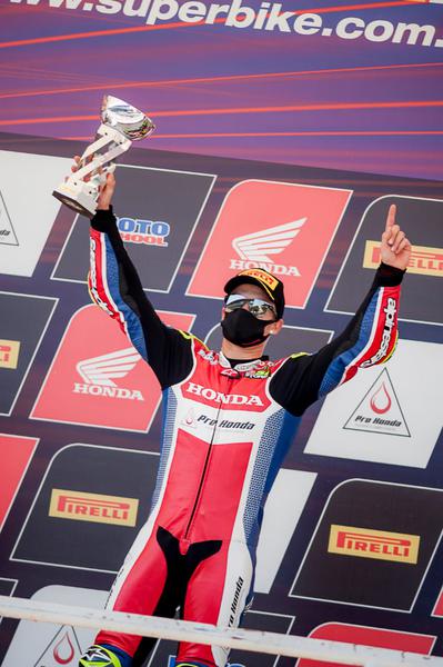 Eric Granado faz pole, melhor volta e vitória na etapa de abertura do Superbike Brasil