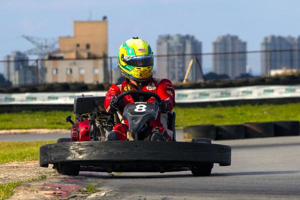 Kart: Alberto Otazú é campeão do SM Kart Competition