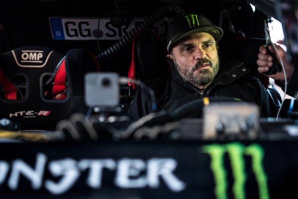 Maratona do Dakar começa antecipada com dois testes de covid e “olho no Whatsapp”