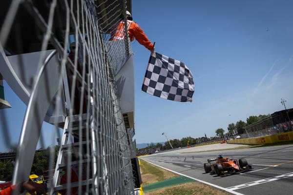 Fórmula-2: Felipe Drugovich vence as duas provas em Barcelona