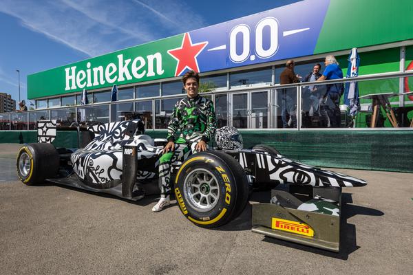 Fórmula-2:: Felipe Drugovich apresentou o troféu do GP da Holanda de Fórmula 1 em Zandvoort