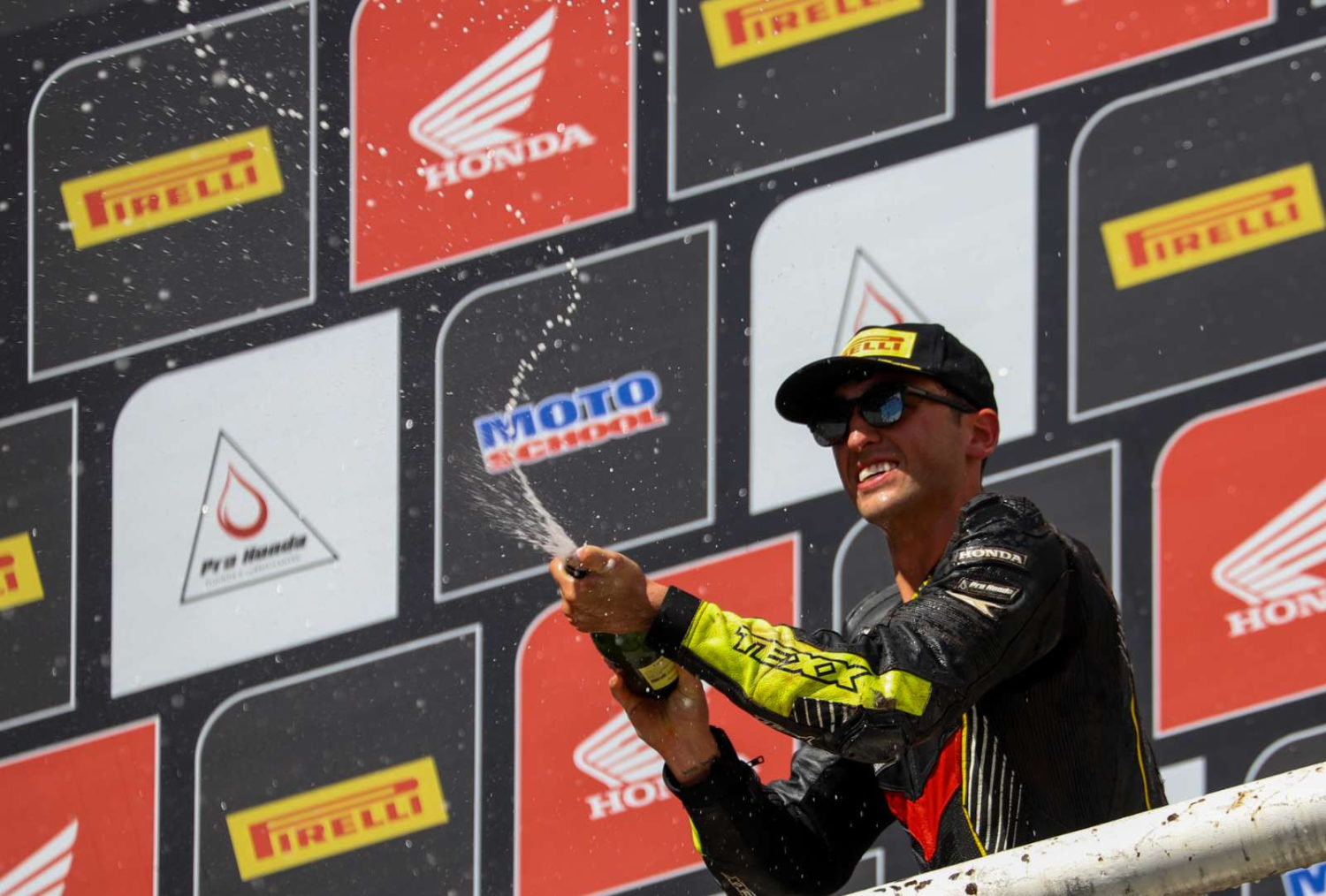 Pedro Sampaio é bicampeão do SuperBike Brasil na principal categoria