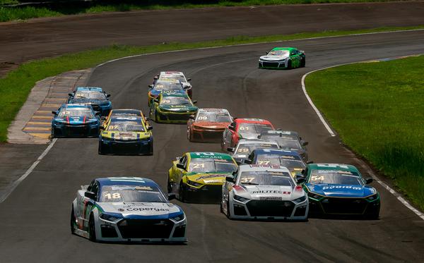 Dudu Trindade (PROAM), Léo Yoshii (AM) e Léo Torres (PRO) vencem a penúltima corrida de 2022 da Dignity Gold GT Sprint Race