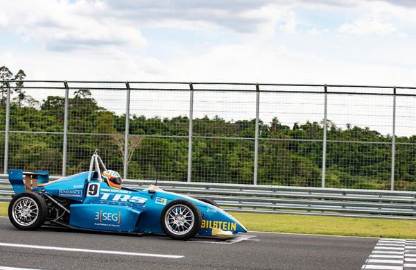 Rodrigo Calaça é o primeiro campeão da Fórmula Evolution