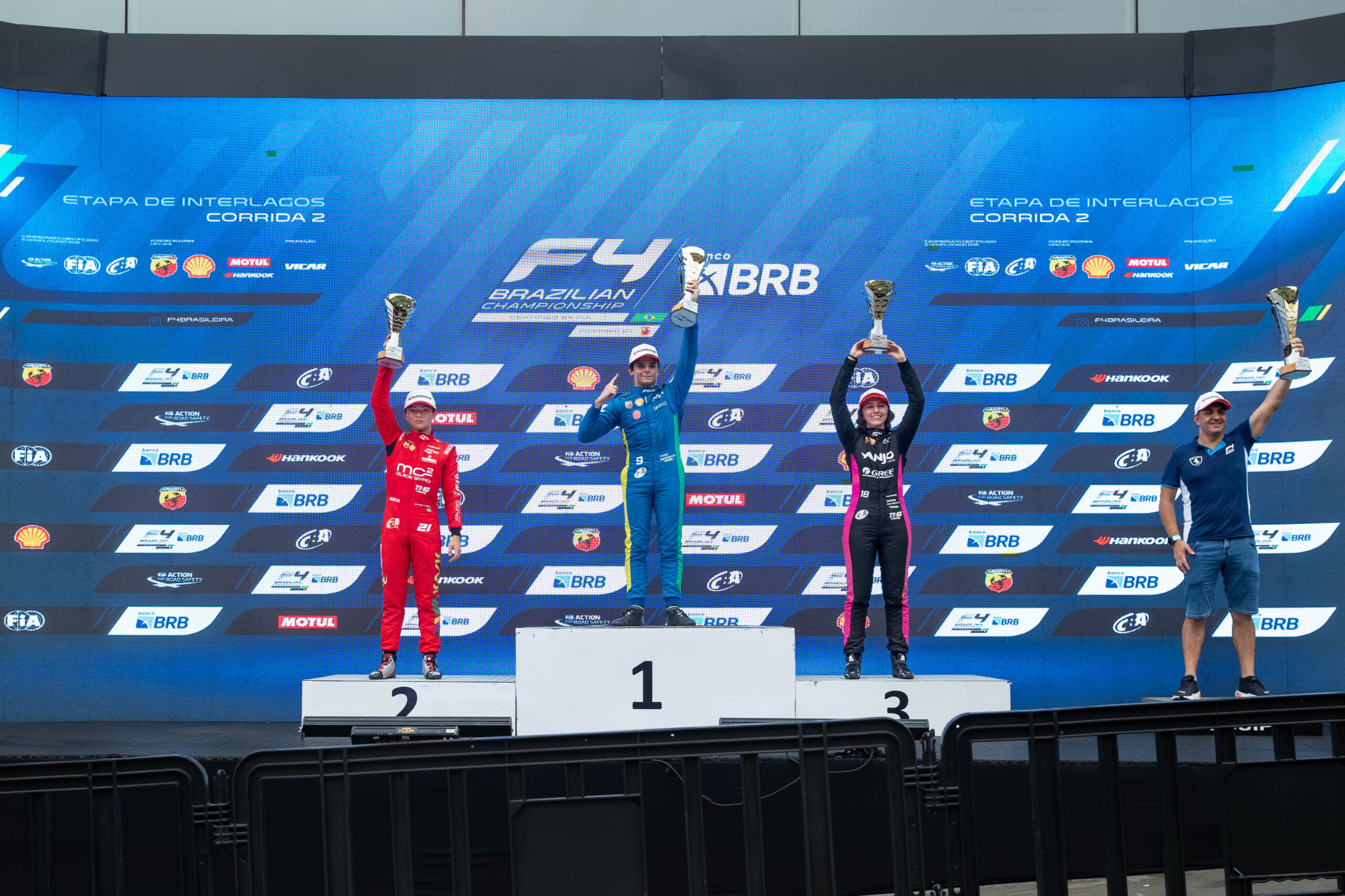F4 Brasil: Lucca Zucchini vence corrida 2 e Tessaro é campeão da F4 Brasil