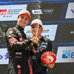 Stock Car: Domingo de homenagens tem vitória de Felipe Baptista na Stock Car