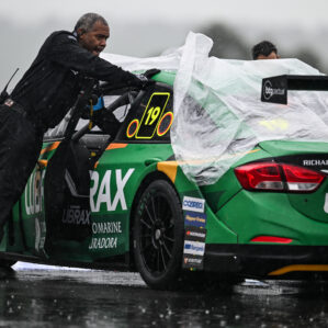 Stock Car: Sob chuva incessante, Stock Car suspende corrida no Velocitta