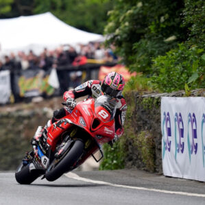 Metzeler vence o Senior TT de 2024 com Davey Todd