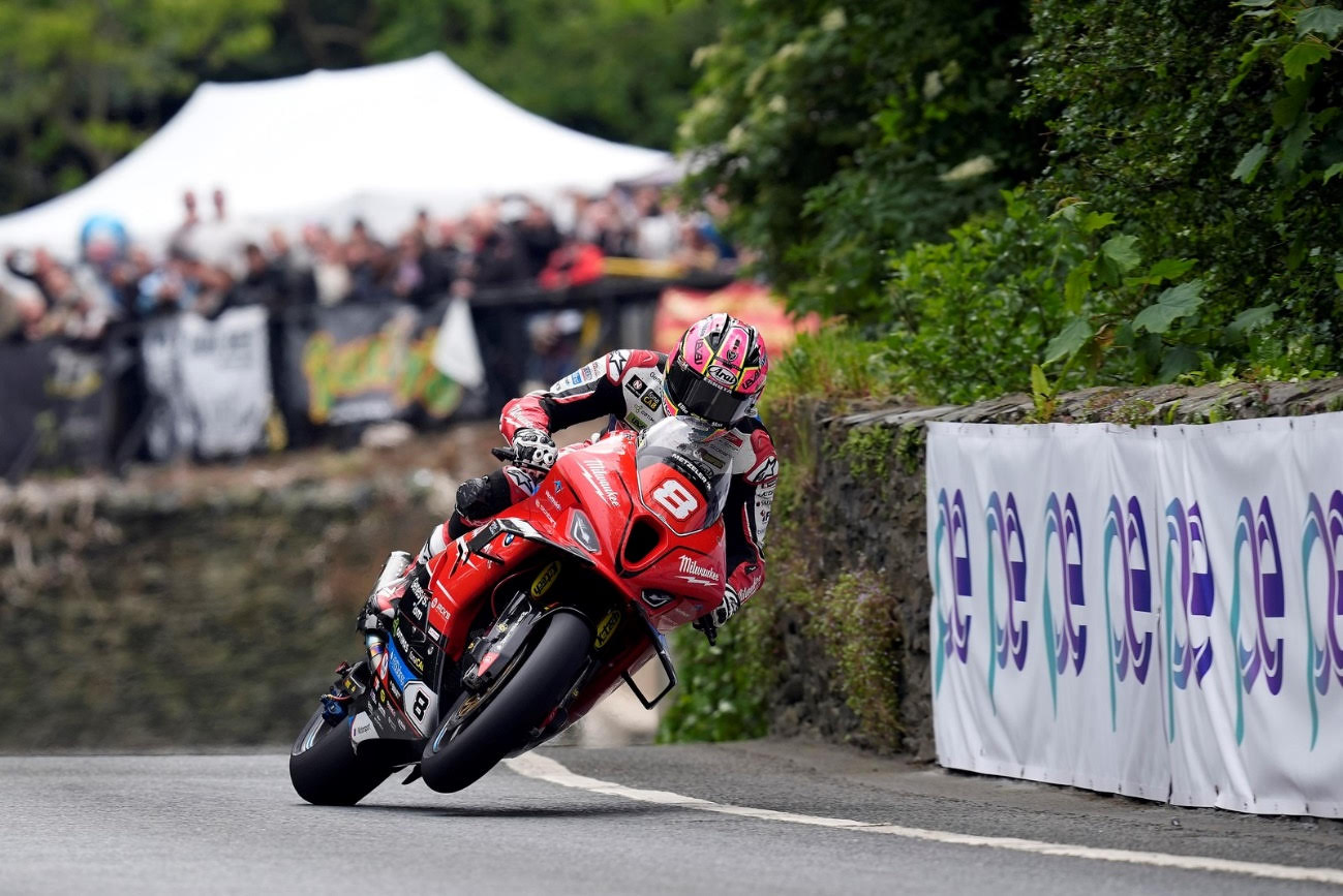 Metzeler vence o Senior TT de 2024 com Davey Todd