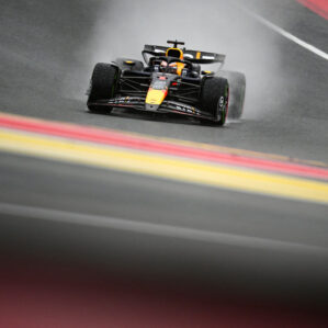 Fórmula-1: Max Verstappen é o mais rápido em treino encurtado pela chuva