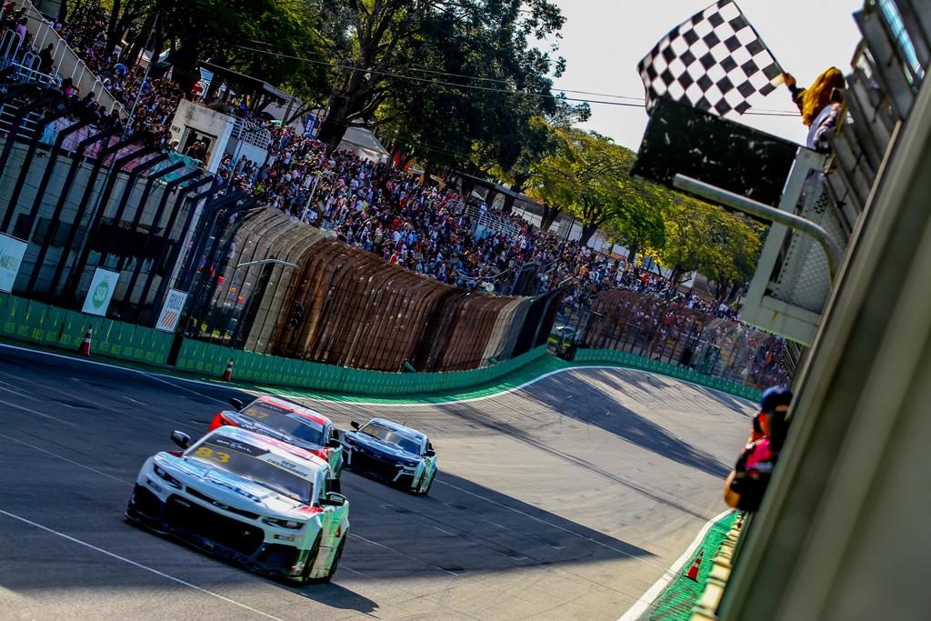 Gabriel Casagrande vence a primeira etapa da Special Edition na NASCAR Brasil