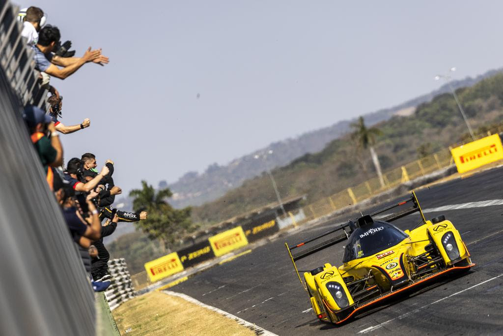 Negrão, Gomes, Foresti: Famílias tradicionais do automobilismo brigam pela liderança após rodada no Dia dos Pais em Goiânia