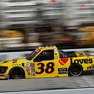 NASCAR Truck Series: Sem disputar Playoffs, Layne Riggs vence a segunda consecutiva