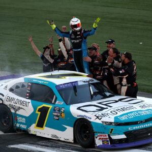 NASCAR XFINITY Series: Sam Mayer vence no Roval de Charlotte. Definidos os oito classificados para o Round of 8