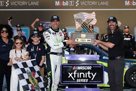 NASCAR Xfinity Series: Aric Almirola vence em Phoenix