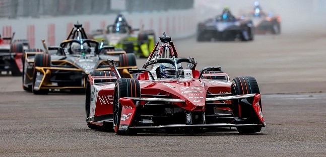 Fórmula-E: Oliver Rowland conquista o título da temporada