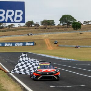 Stock Car: Arthur Leist e Crown Racing vivem redenção com vitória no Velocitta